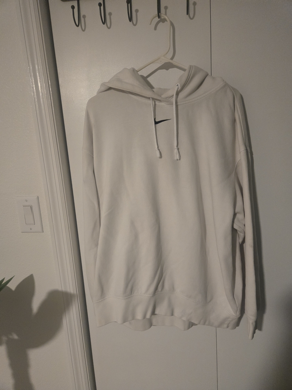 Nike Men's White Pullover Hoodie - Minimal Swoosh Design